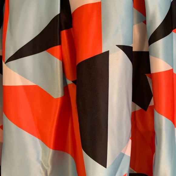 Satin finish geometric pleated skirt - Picture 2 of 4